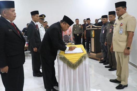 Lantik Pejabat Eselon II dan III, Suhardiman Amby: Jaga Amanah dengan Baik